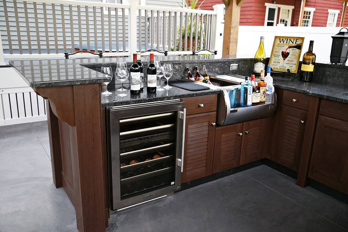 louver-walnut-naturekast-outdoor-kitchen-raised-bar-2