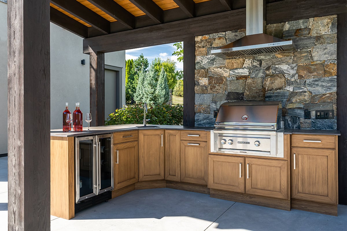 TRN-Shaker-Nutmeg-L-shaped-poolside-pyramid-layout-by-NatureKast