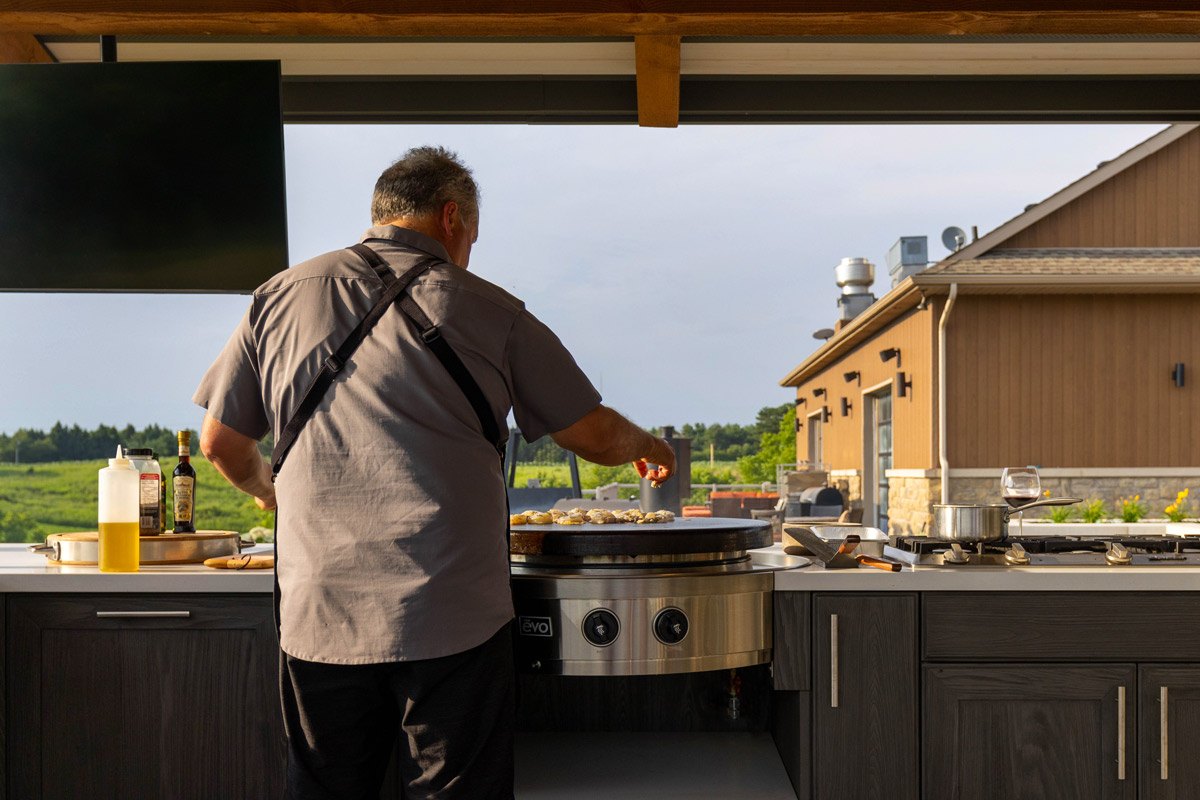 naturekast lifestyle with evo cooktop grill shrimp